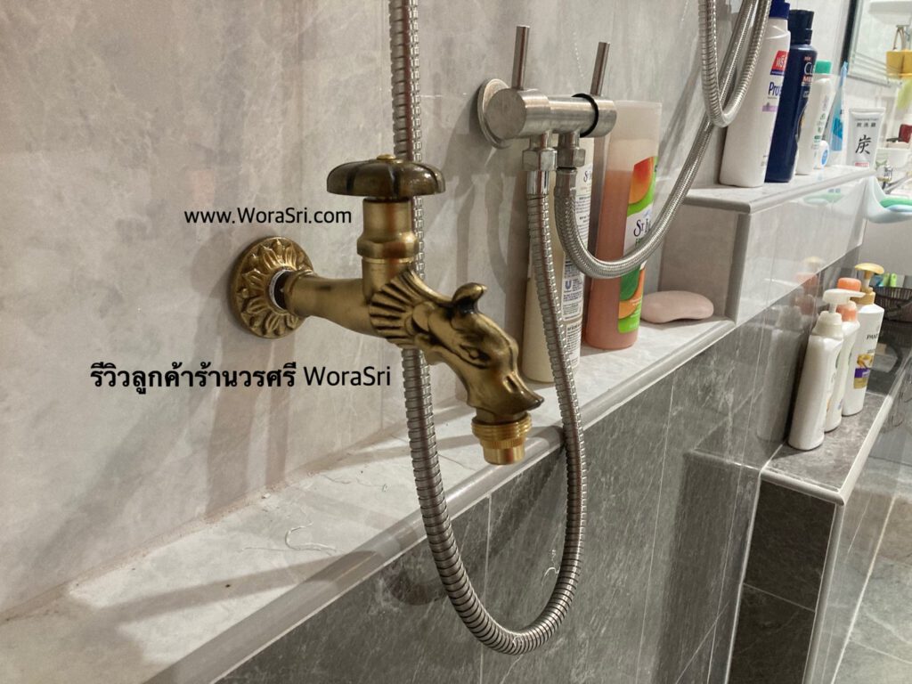 ก๊อกทองเหลืองติดผนัง ห้องน้ำซิงค์ทองเหลืองห้องครัวอ่างล้างหน้ามือไม้ตกแต่งบ้านและสวนในสวนอังกฤษ