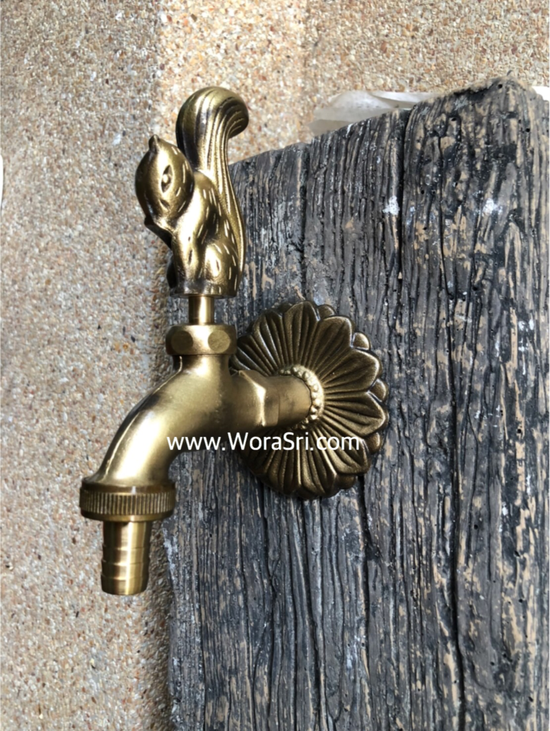 ก๊อกบอลสนามทองเหลือง