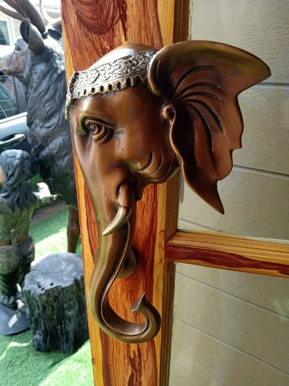 มือจับประตูทองเหลือง