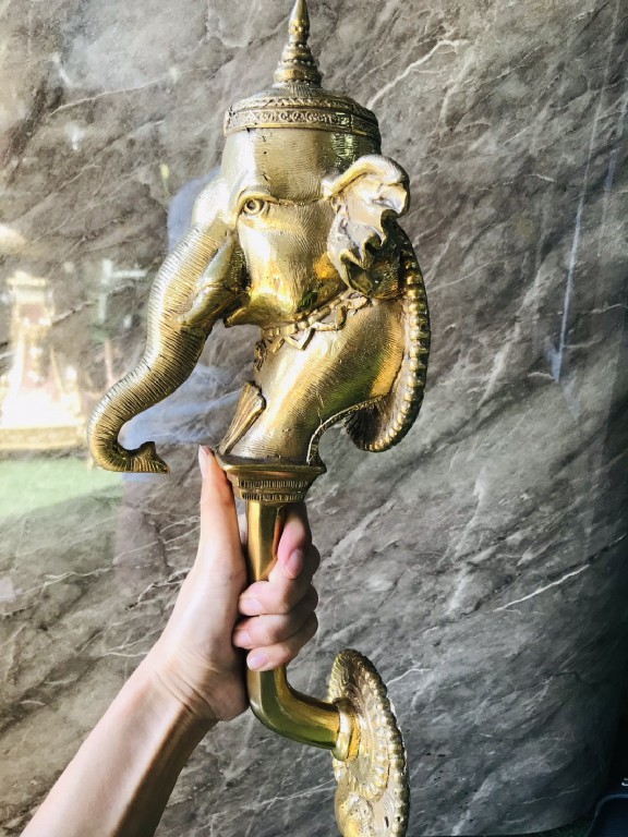 มือจับประตูทองเหลือง