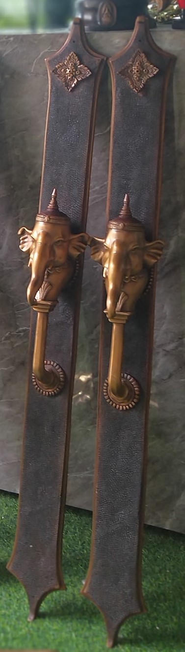 มือจับประตูทองเหลือง