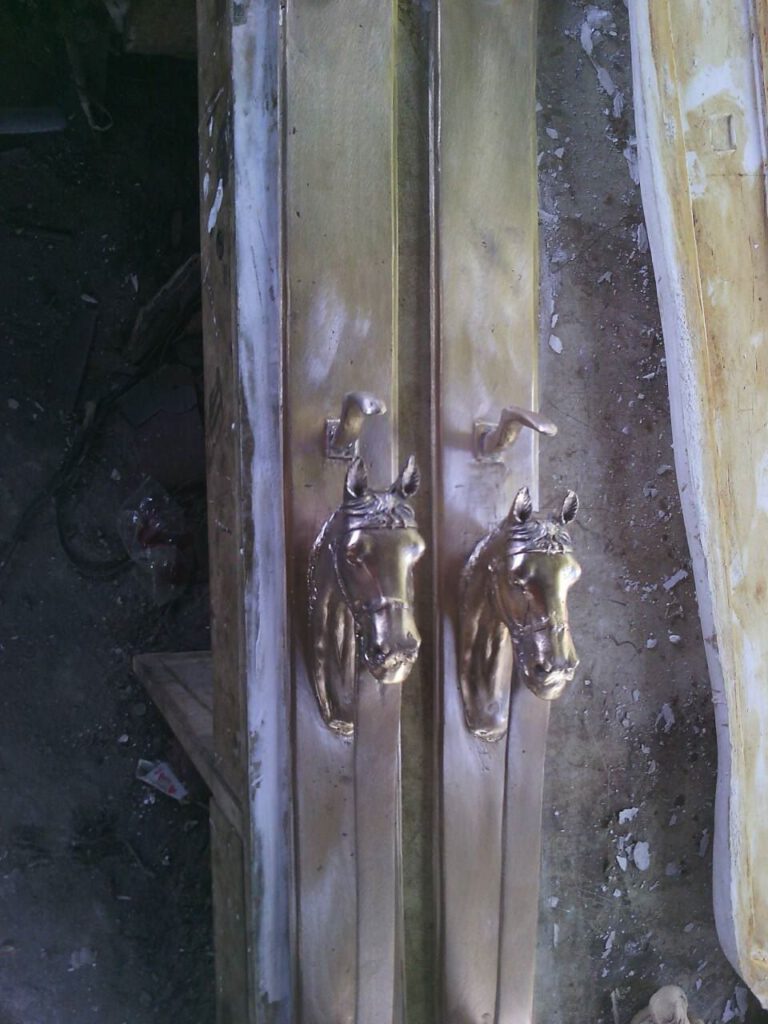 มือจับประตูทองเหลือง