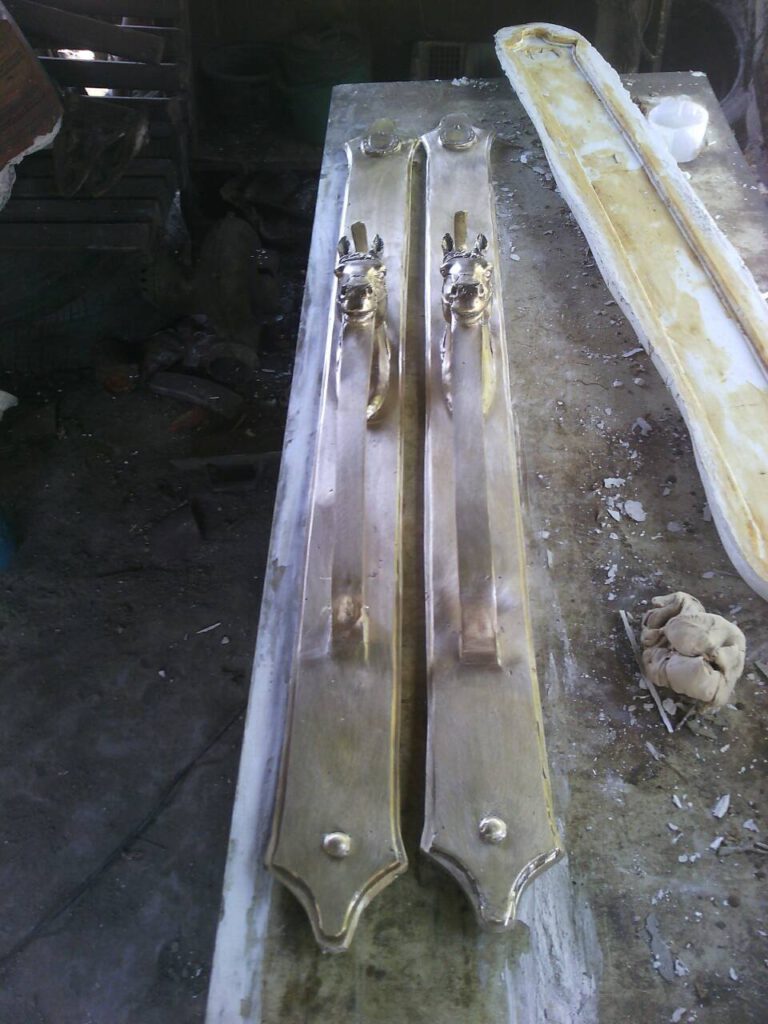 มือจับประตูทองเหลือง